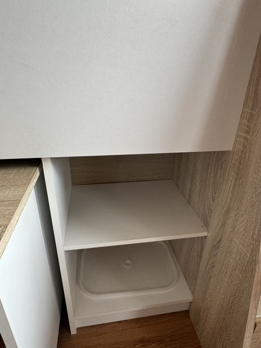 Продавам легло с рафтове,чекмедже и бюро на с колелца