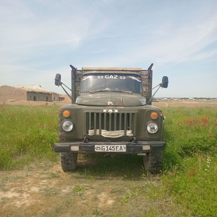 Gaz 53 bortli srochni sotiladi