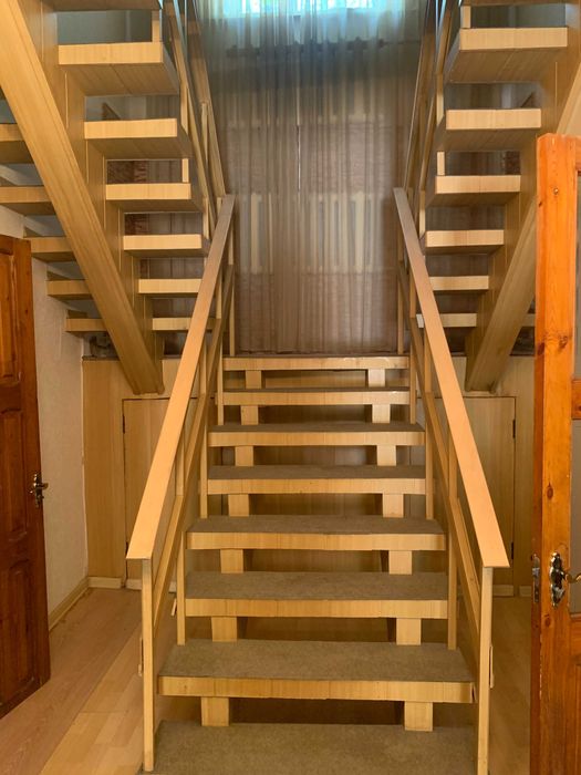 Продается Трех уровневый дом в районе Г. Дружбы.