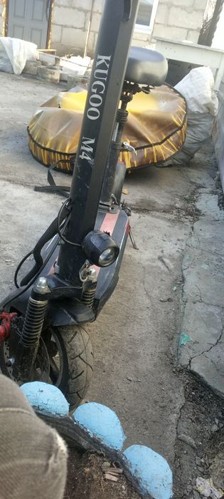 Электросамокат в отличном состоянии