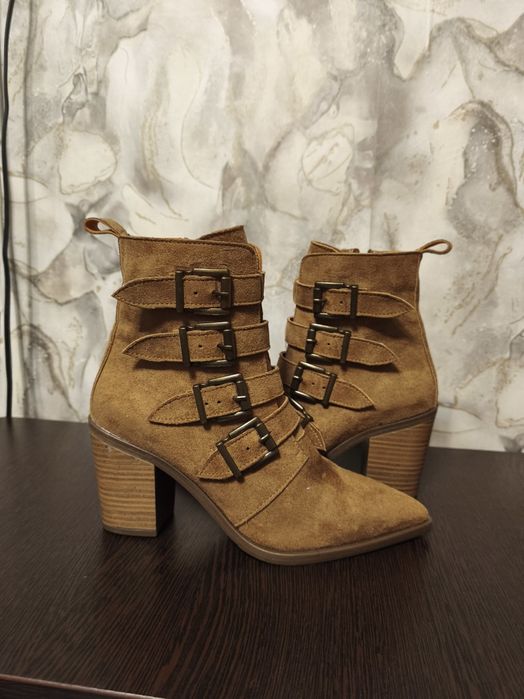 Срочно продам демисезонный ботинку