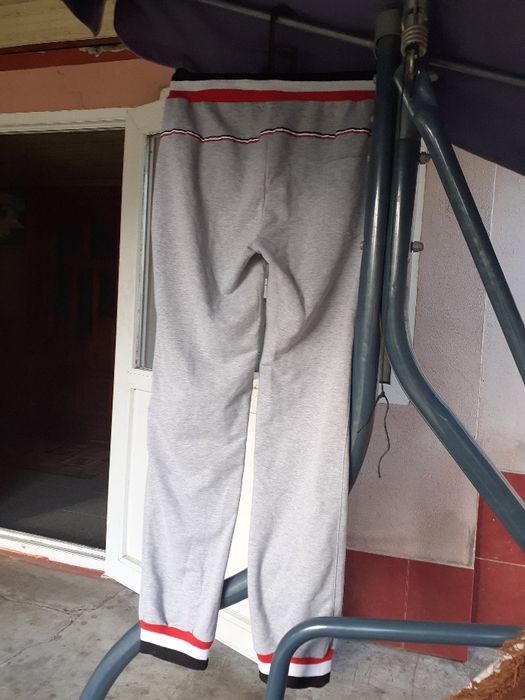 Pantaloni bărbăteşti