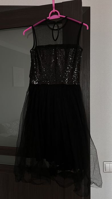 Продаю вечернее короткое платье