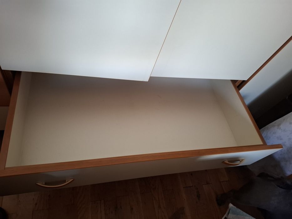 Шесткрилен гардероб