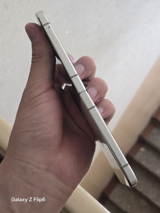 Samsung Galaxy Z Flip 5 330$