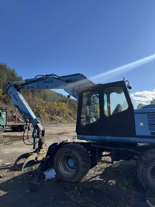 Колесен багер Atlas
