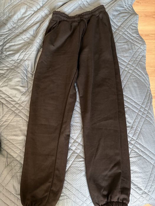 Черен унисекс екип размер S.