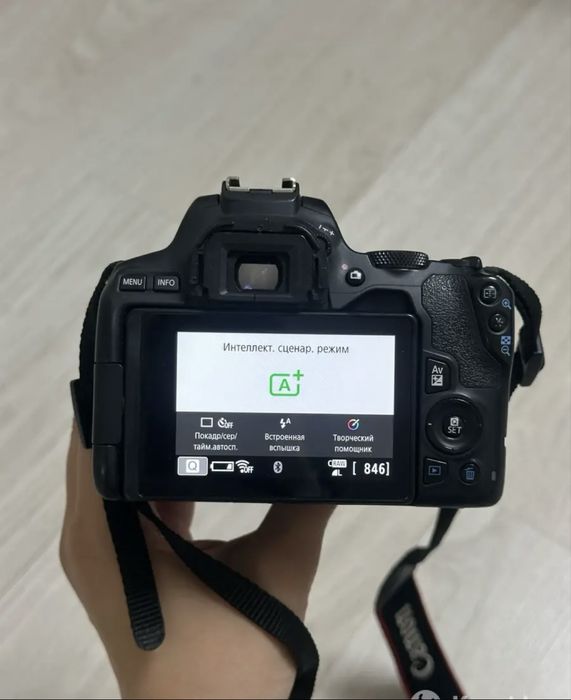 Canon 250D в идеальном состоянии