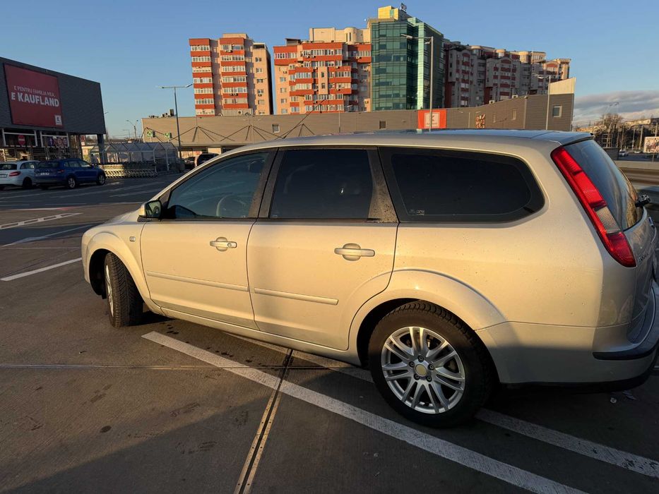 Ford Focus 2 Turnier Titanium 1.6 TDCi | Navi CarPlay | Camera