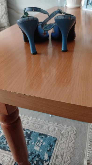 Продам босоножки