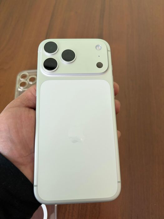 Продам Iphone 17 Pro Max