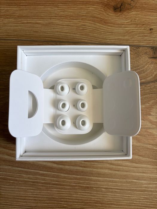 Airpods Pro 2 USB-C - лява слушалка и кейс