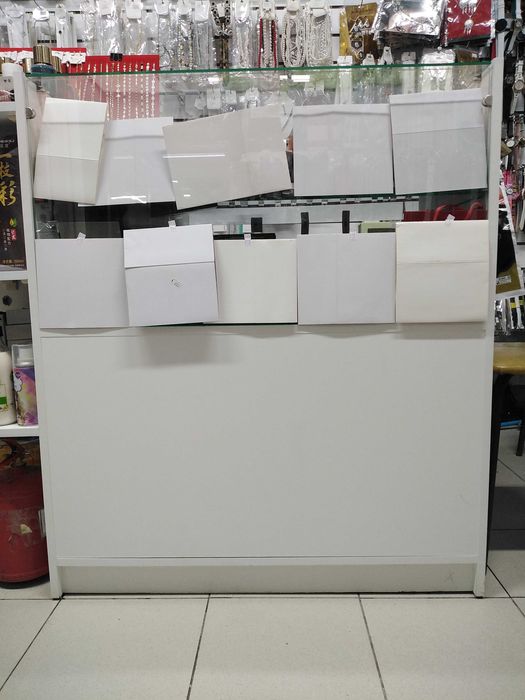 Продам шкаф-витрину.тумба витрина