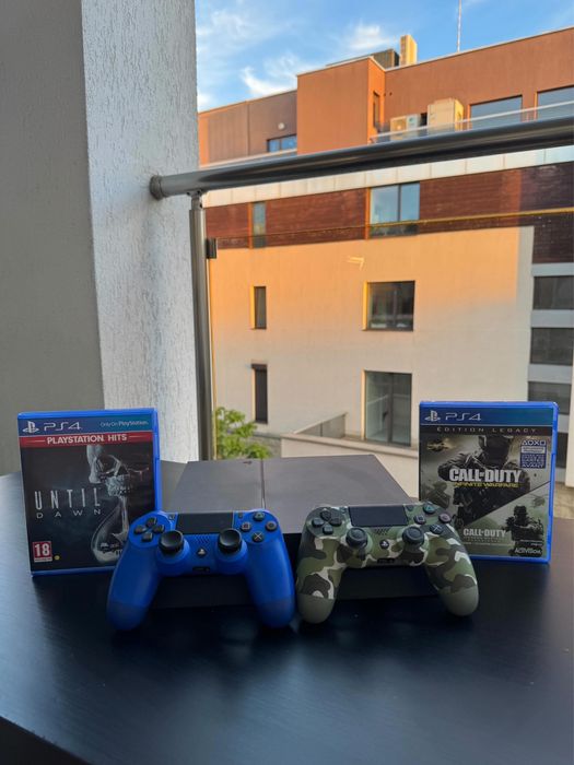 Playstation 4 + 2 контролера и 2 игри