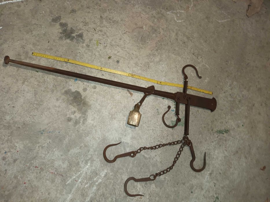 голям кантар работещ тегли до 100 килограма .