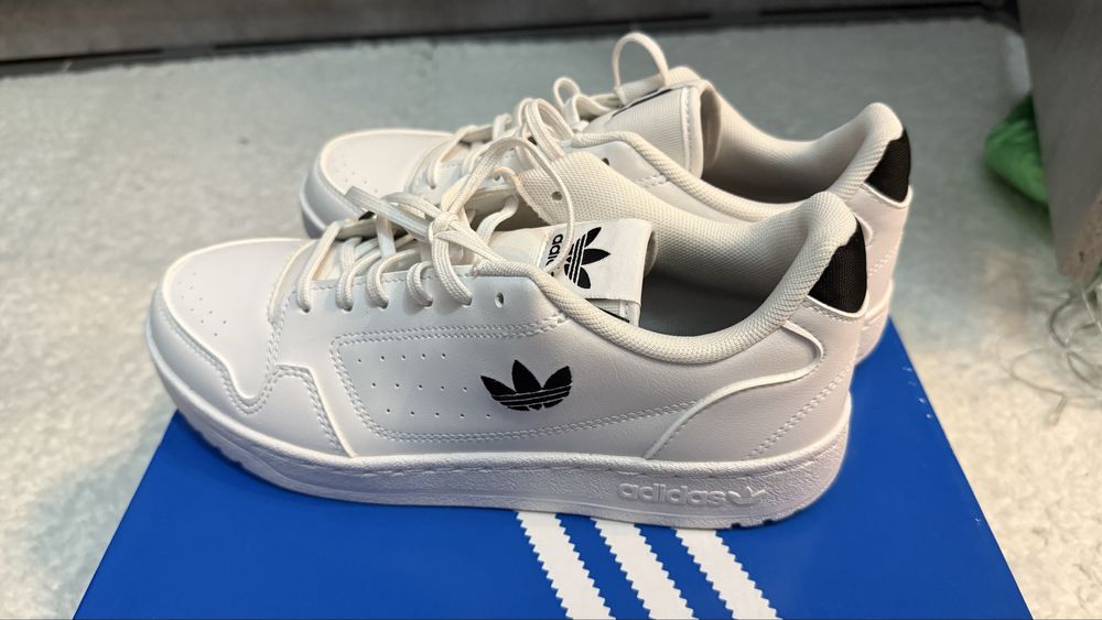 Кроссовки Адидас новые