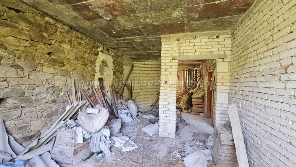 Двуетажна къща в с. Стърница, обл. Смолян