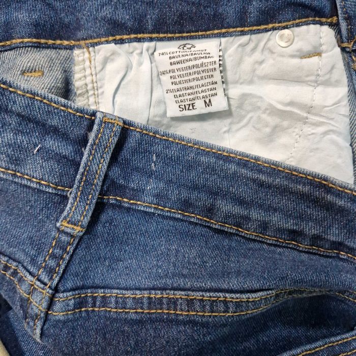 Дамски дънки М с камъчета нови