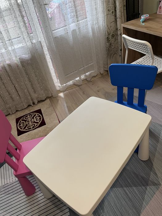 Стол со стульчиками IKEA