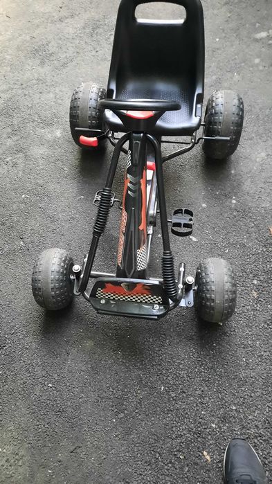 Kart cu pedale pentru copii