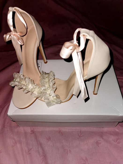 Sandale noi marimea 38