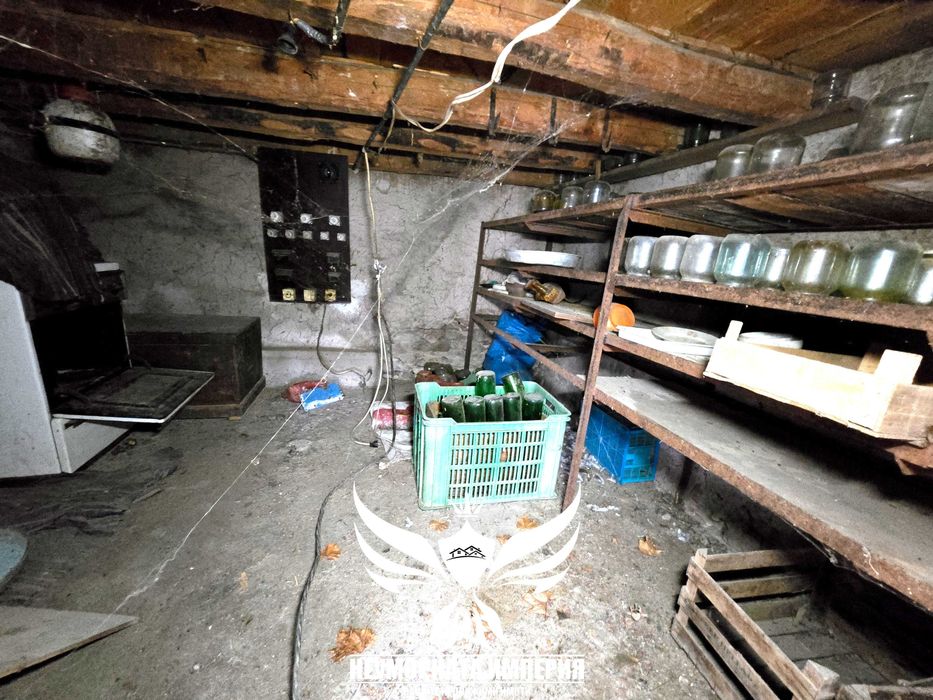 Продавам Двуетажна къща с постройки 155РЗП с 662кв. в двор село Стоево