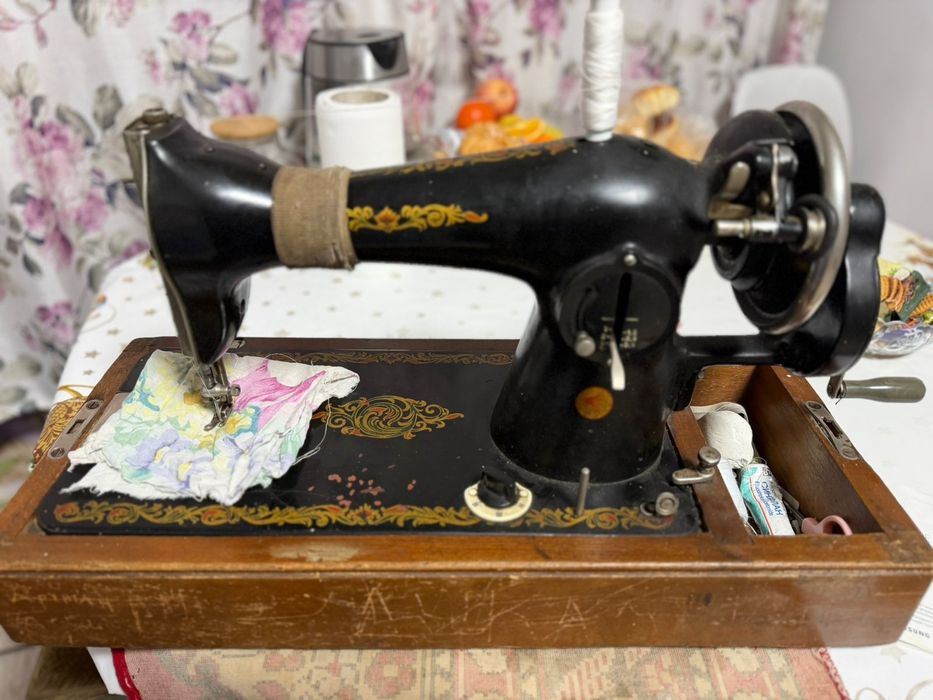 Продам швейную машинку
