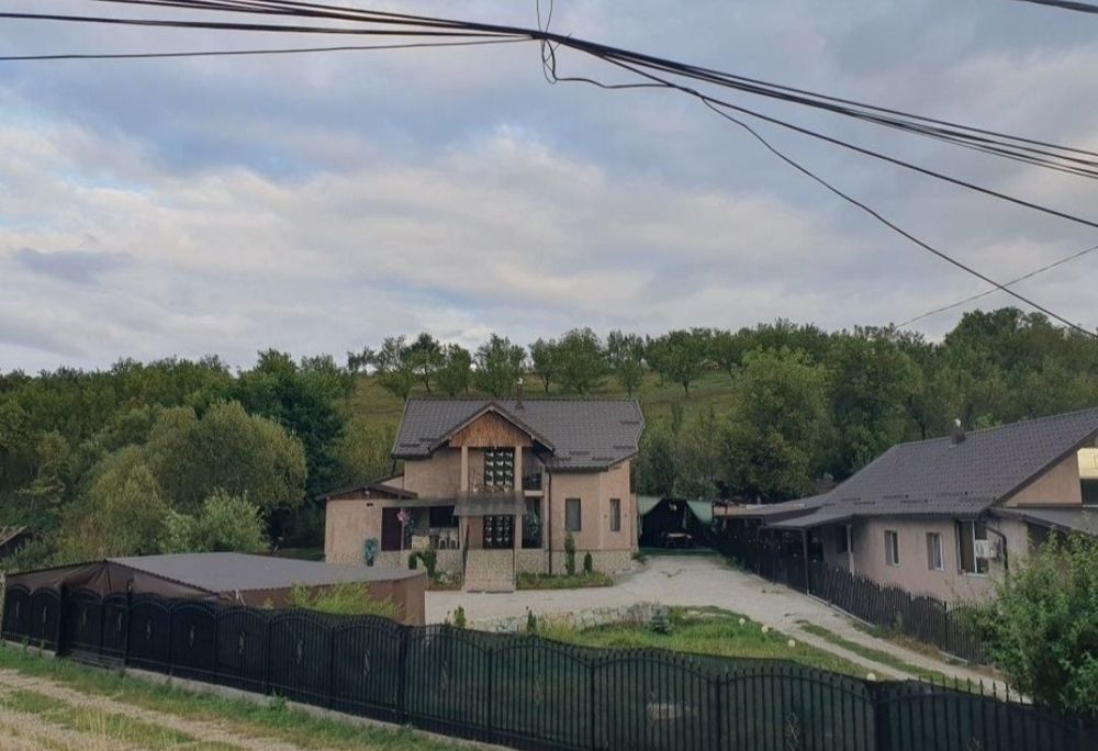 Vând Casa Parter plus mansardă