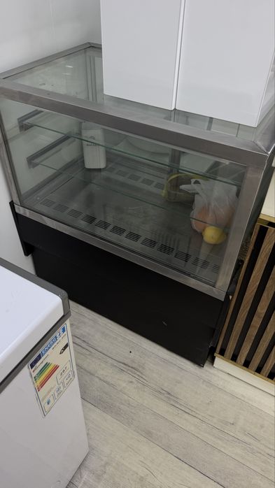 Витринный холодильник