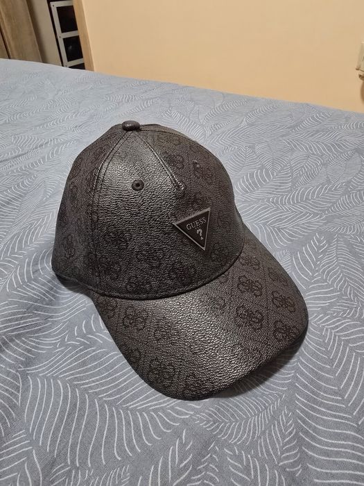 Шапка Guess - оригинална