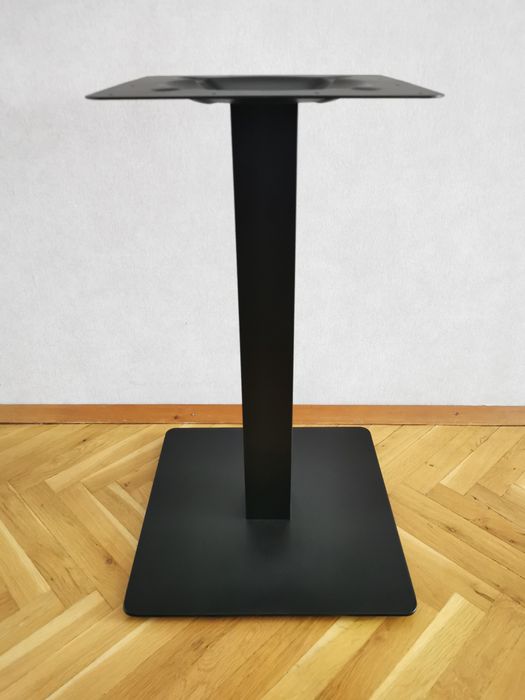 Продавам трапезна маса