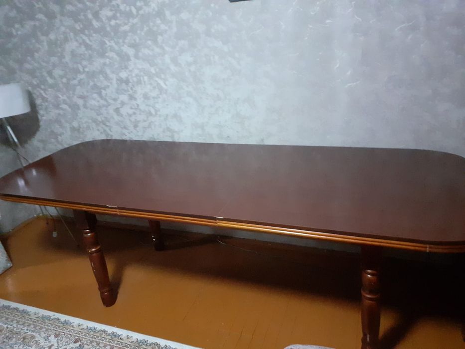 Стол, швейная машинка