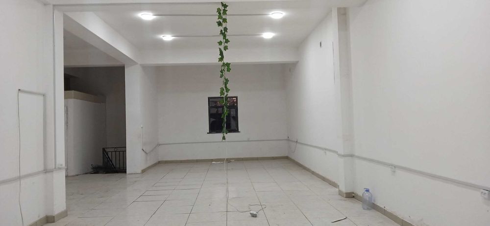 Food city якинида Рисопитныйда 100кв жой ижарага берилади+подвал 100кв