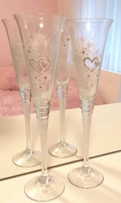 Сватбени кошнички и чаши