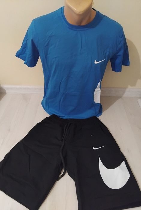 Compleu baieti Nike.