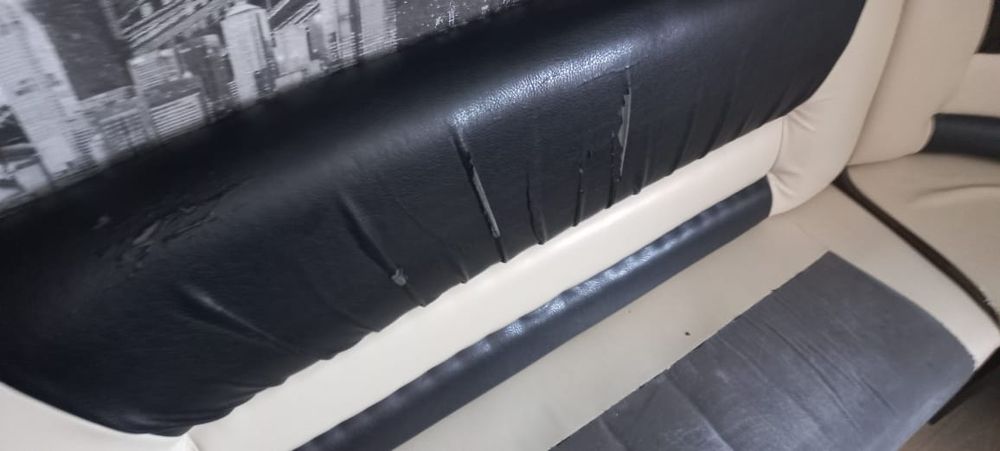 Уголок стол и 4 стула