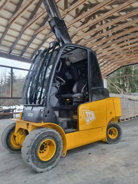 Motostivuitor cu braț telescopic jcb teletruck