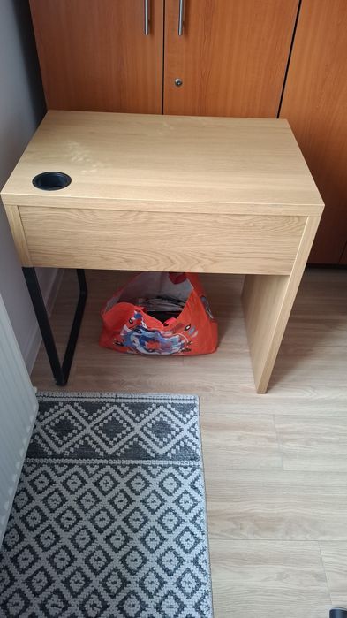 Vând birou ikea Micke