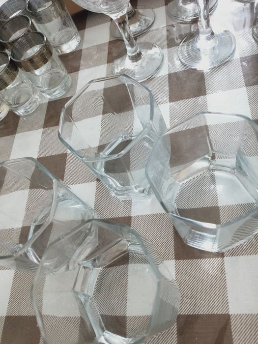 Продам стаканы 13шт и рюмки