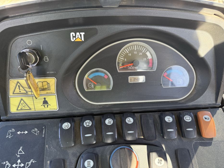 Buldoexcavator Caterpillar 422E 2010