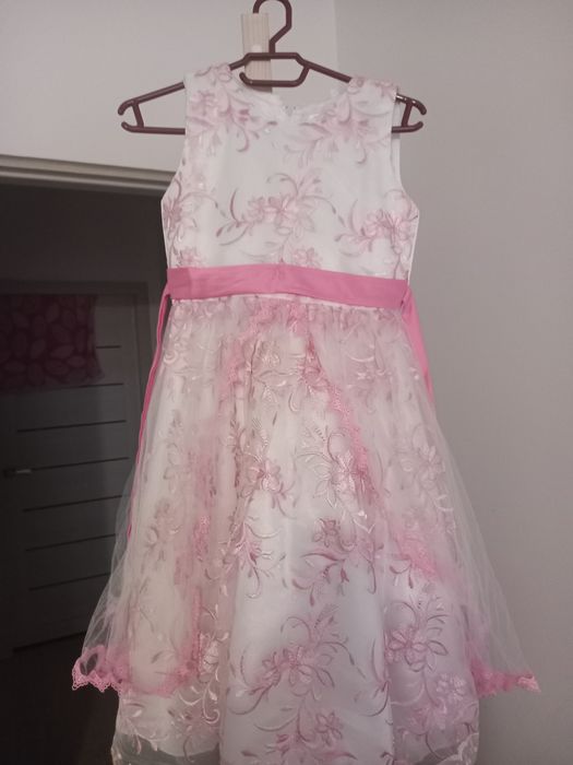 Продам платье для девочек