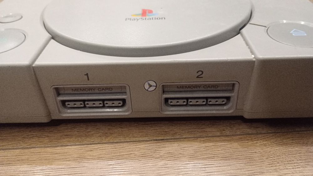 Vând PlayStation 1 (fara cabluri)