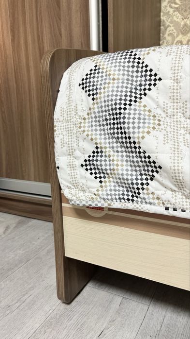 Продам кровать с матрасом