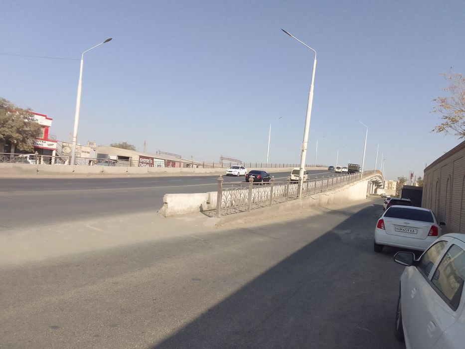 Urganch shaharida 120 kv sotiladi