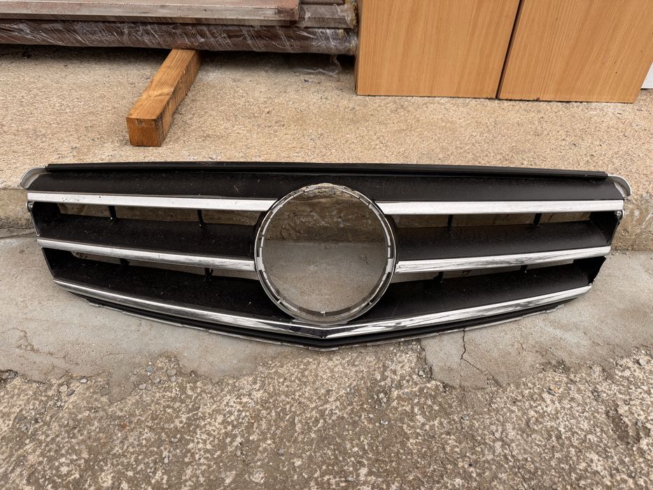 Маска за мерцедес w204