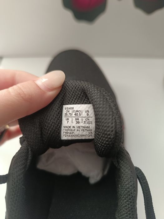 Маратонки Асикс, ASICS