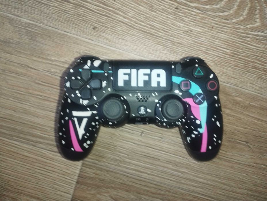 Продам джойстики Dualshock 4 оригинал два