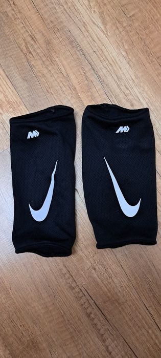 Футболни кори nike L размер