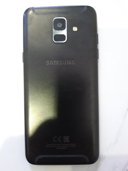 Samsung A6 продам