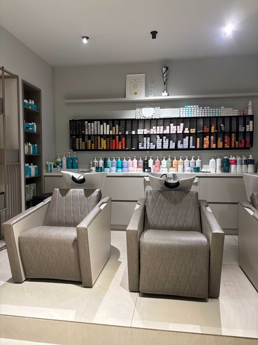Vanzare Salon de Infrumusetare Complet Echipat